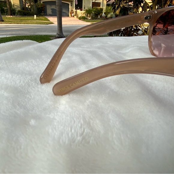 Vince Camuto VC1061 ND Round SunglassesNude Frame Pink Rose Gradient Lens w case main image 10